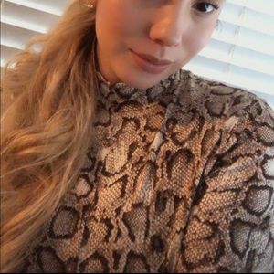 Small cropped long sleeve shirt. Only worn twice.